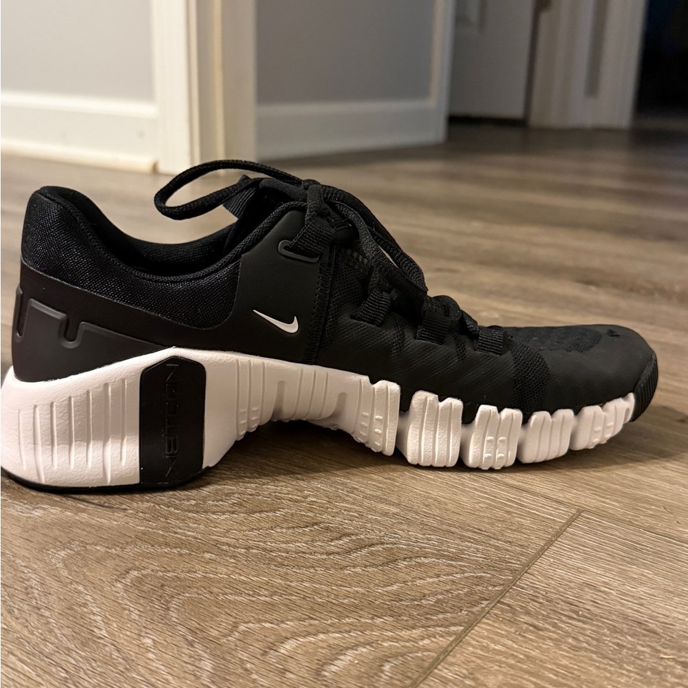 Women’s Nike Free Metcon Training Shoes (size 8.5) NEW